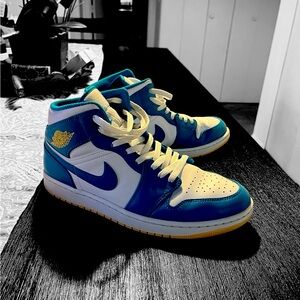 The Air Jordan 1 Mid “Aquatone” size 11